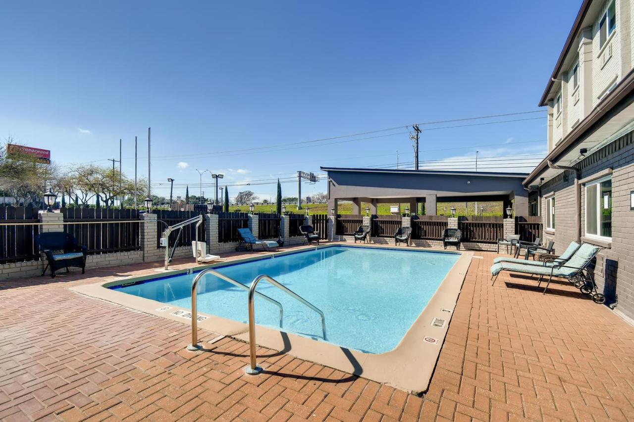 Orangewood Inn And Suites Midtown Austin Bagian luar foto